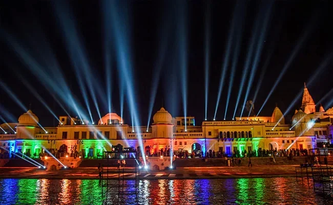 अयोध्या: दीपोत्सव में 30 लाख दीये, काशी के फूल और गुजरात के वंदनवार