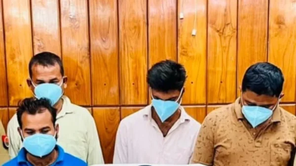 बहराइच: वर्दी और फर्जी नंबर प्लेट से छह माह तक वसूली, दो बर्खास्त गिरफ्तार
