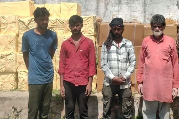 महोबा: 239 कार्टून आतिशबाजी बरामद, 36.94 क्विंटल जब्त