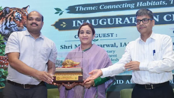 लखनऊ: 37वें गांधी पुस्तक मेले का शुभारंभ, शहरभर में जयंती कार्यक्रम हुए