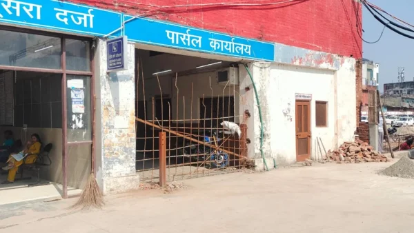 शाहजहांपुर: प्लेटफॉर्म-1 पर खुले चैंबर बंद, गेटों पर नुकीली रेलिंग लगाई