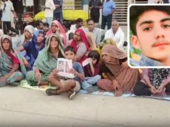 मथुरा: प्रेमानंद महाराज के आश्रम के बाहर 5 घंटे धरना, पुलिस को 3 दिन का समय