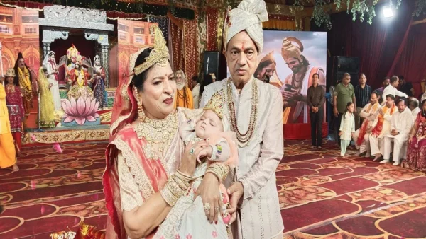 आगरा: रामलीला में घड़े से जानकी का प्राकट्य, तीन माह की अवनि बनी बालजानकी