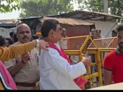 कुशीनगर: पूर्व मंत्री राधेश्याम के काफिले को रोकने पर एसडीएम से तीखी झड़प, दो वाहन अनुमति