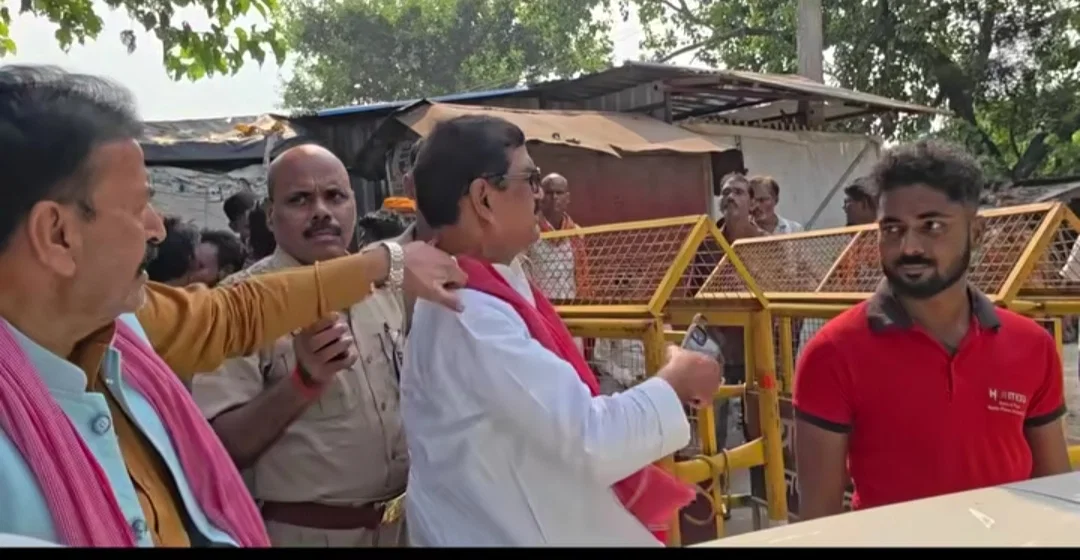 कुशीनगर: पूर्व मंत्री राधेश्याम के काफिले को रोकने पर एसडीएम से तीखी झड़प, दो वाहन अनुमति