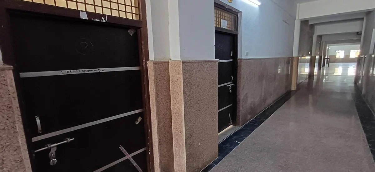 प्रयागराज: करोड़ों से बना 14 कमरों वाला रिटायरिंग रूम महाकुंभ के बाद भी बंद