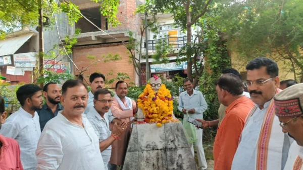 बांदा: गांधी-शास्त्री जयंती पर रक्तदान शिविर व जिलेभर में श्रद्धांजलि
