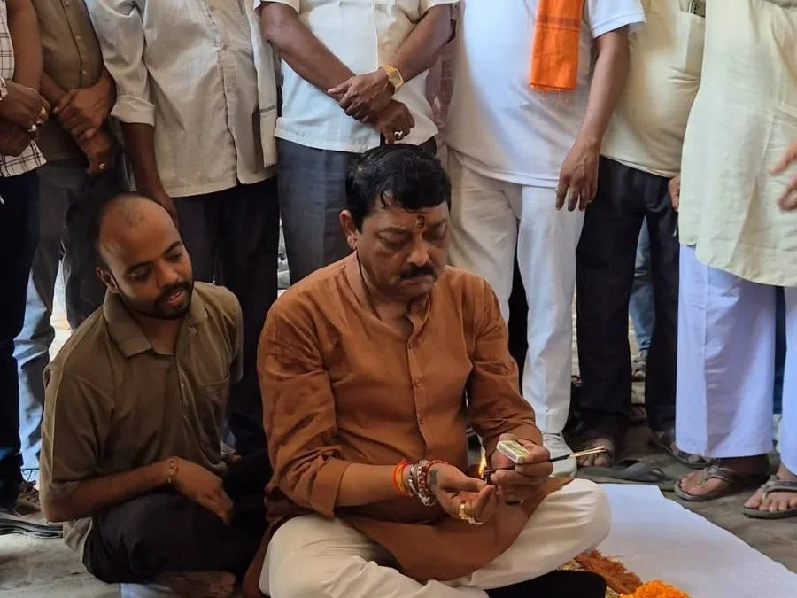 भदोही: रामलीला स्थल तक के मार्ग पर चार लाख से इंटरलॉकिंग का शुभारंभ