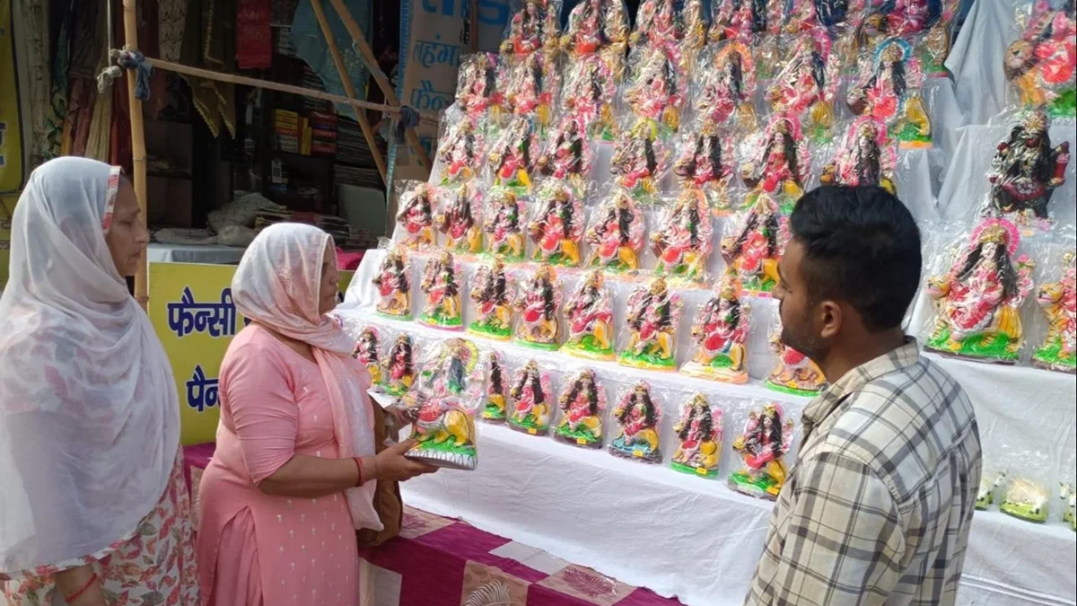 शामली: नवरात्र के पहले बाजार सज गए, माता की मूर्तियां 30 से 5,000 रुपये तक