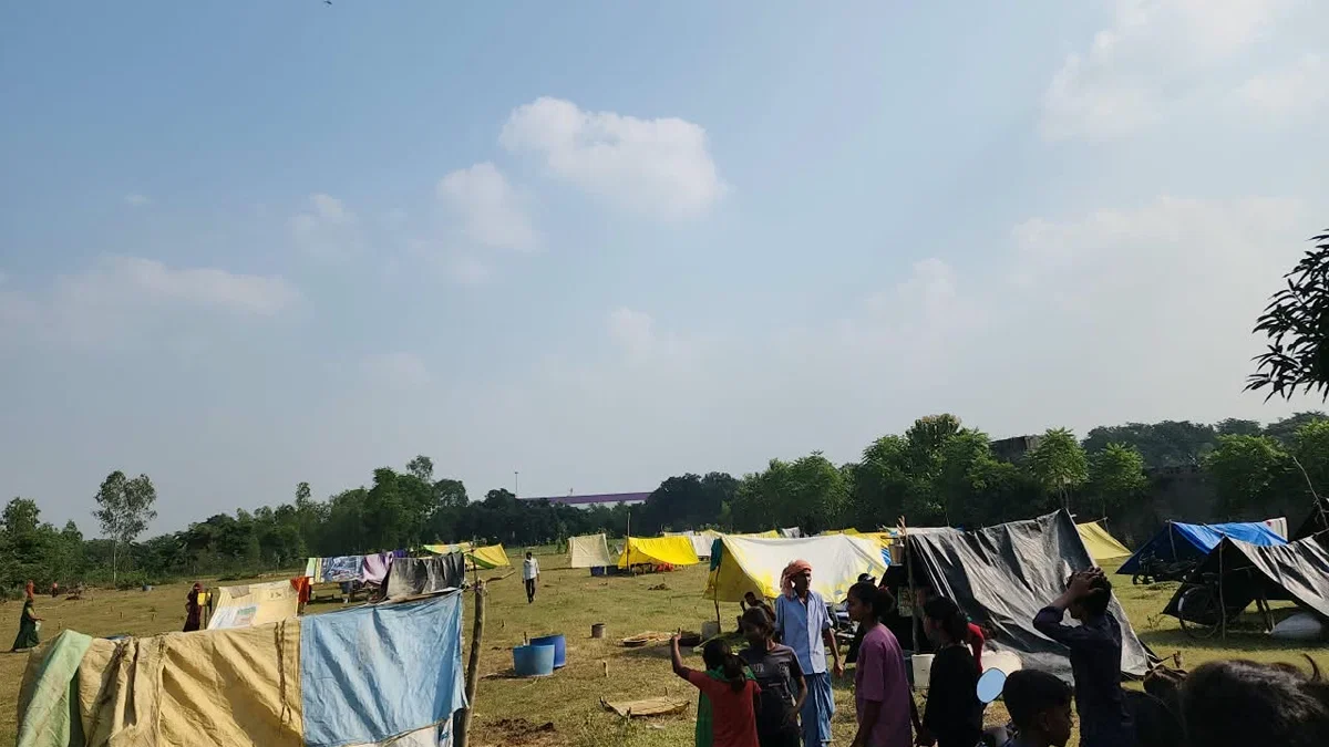 हरदोई: बाढ़ से 30 गांव बही, 86 परिवार सड़क किनारे रहने को मजबूर