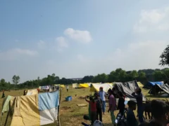 हरदोई: बाढ़ से 30 गांव बही, 86 परिवार सड़क किनारे रहने को मजबूर