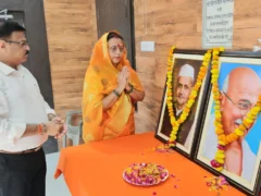 हरदोई: गांधी‑शास्त्री जयंती पर अधिकारियों ने आदर्शों पर चलने का संकल्प