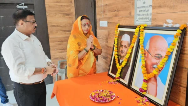 हरदोई: गांधी‑शास्त्री जयंती पर अधिकारियों ने आदर्शों पर चलने का संकल्प