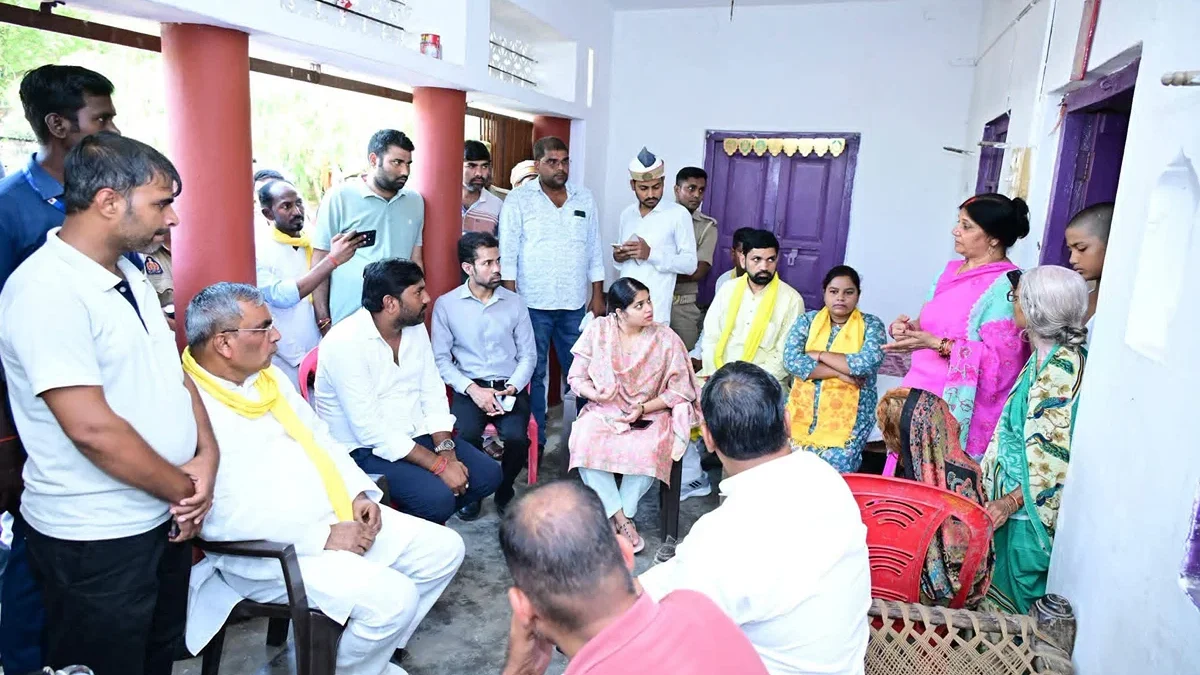 अम्बेडकर नगर: शहीद डिप्टी कमांडेंट अंकित की मर्मांतक विदाई, गांव में शोक