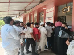 अलीगढ़: जन्म‑मृत्यु प्रमाणपत्र के ऑनलाइन आवेदन के बावजूद महीनों तक देरी