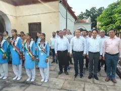 इटावा: गांधी‑शास्त्री जयंती पर ‘रघुपति राघव राजा राम’ और जिलाधिकारी ने टीबी कैंप का उद्घाटन