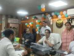 कौशाम्बी: चायल तहसील के औचक निरीक्षण में 9 अधिकारियों का वेतन रोका