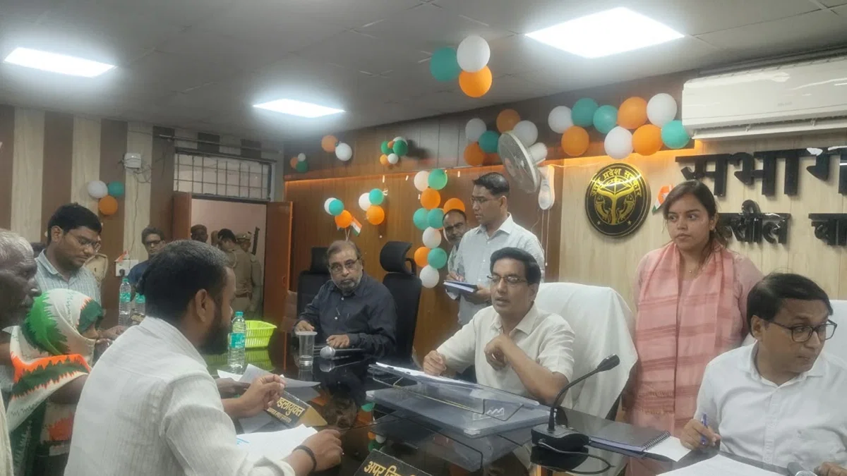 कौशाम्बी: चायल तहसील के औचक निरीक्षण में 9 अधिकारियों का वेतन रोका