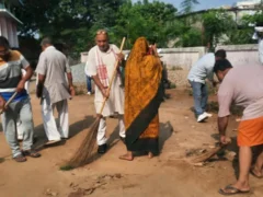गाज़ियपुर: गांधी‑शास्त्री जयंती पर जिलाभर में स्वच्छता अभियान और माल्यार्पण