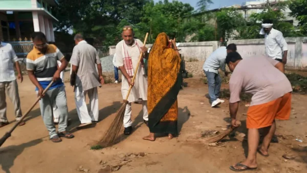 गाज़ियपुर: गांधी‑शास्त्री जयंती पर जिलाभर में स्वच्छता अभियान और माल्यार्पण