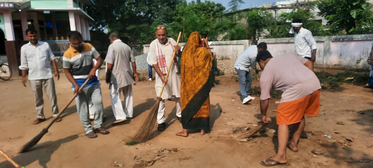गाज़ियपुर: गांधी‑शास्त्री जयंती पर जिलाभर में स्वच्छता अभियान और माल्यार्पण