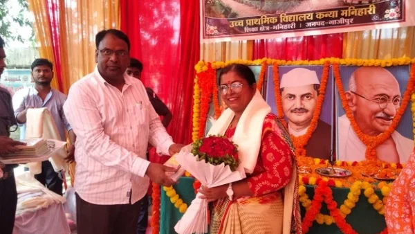 गाज़ियपुर: 7 राष्ट्रीय‑राज्य पुरस्कार प्राप्त शिक्षकों का मनिहारी में सम्मान