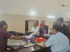 झांसी: सपा एमएलसी डॉ. मानसिंह यादव ने किया नामांकन, सात ने भरा पर्चा