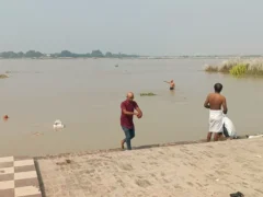 देवरिया भागलपुर: भागलपुर‑मईल मार्ग बांध की ओर सरयू का पानी बढ़ा, जलस्तर एक मीटर पर स्थिर