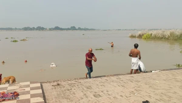 देवरिया भागलपुर: भागलपुर‑मईल मार्ग बांध की ओर सरयू का पानी बढ़ा, जलस्तर एक मीटर पर स्थिर