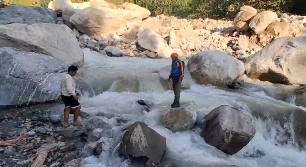 मथुरा: मदमहेश्वर ट्रैक पर नहाते समय 26 वर्षीय अजय की नदी में डूबकर मौत
