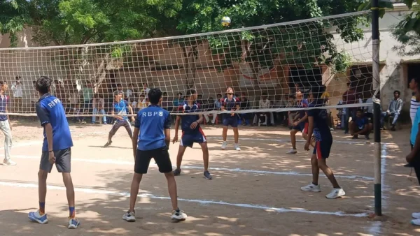 महोबा कुलपहाड़: आरबीपीएस ने वॉलीबाल में बालक‑बालिका दोनों वर्ग जीते