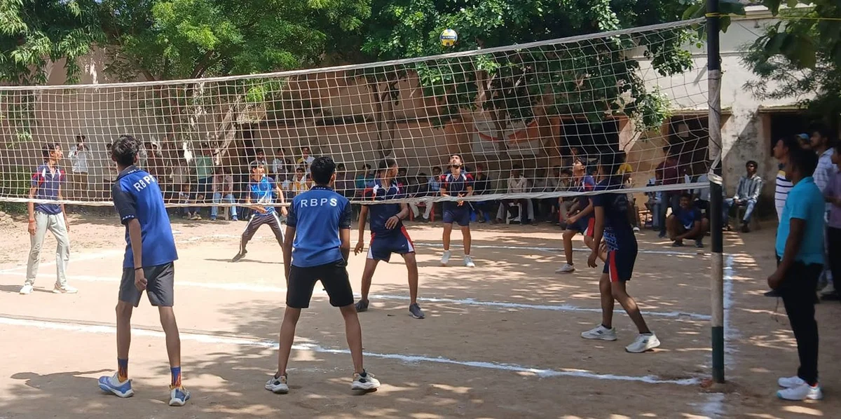 महोबा कुलपहाड़: आरबीपीएस ने वॉलीबाल में बालक‑बालिका दोनों वर्ग जीते