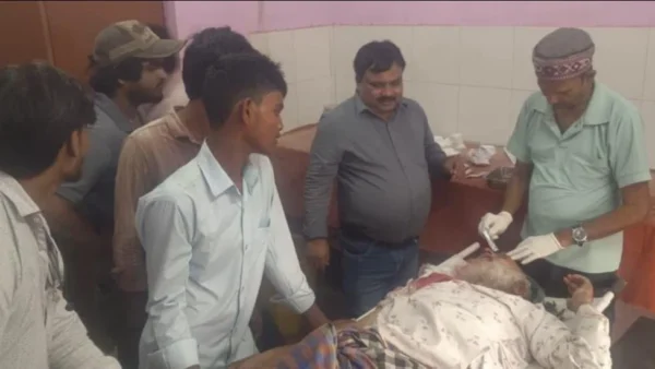 श्रावस्ती: तेज रफ्तार बाइक से टकराने से 70 वर्षीय वृद्ध व दो युवक घायल