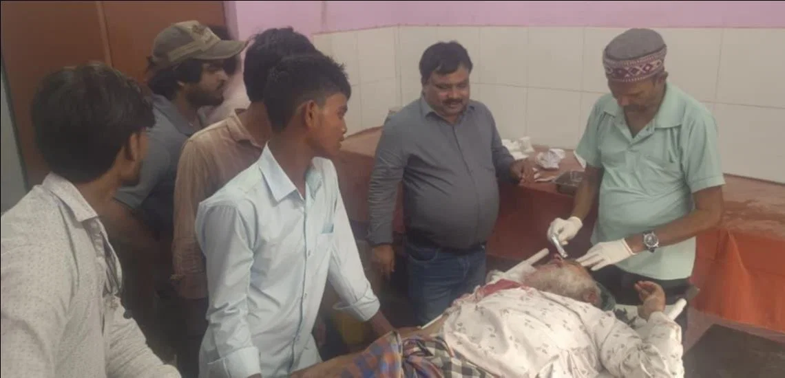 श्रावस्ती: तेज रफ्तार बाइक से टकराने से 70 वर्षीय वृद्ध व दो युवक घायल
