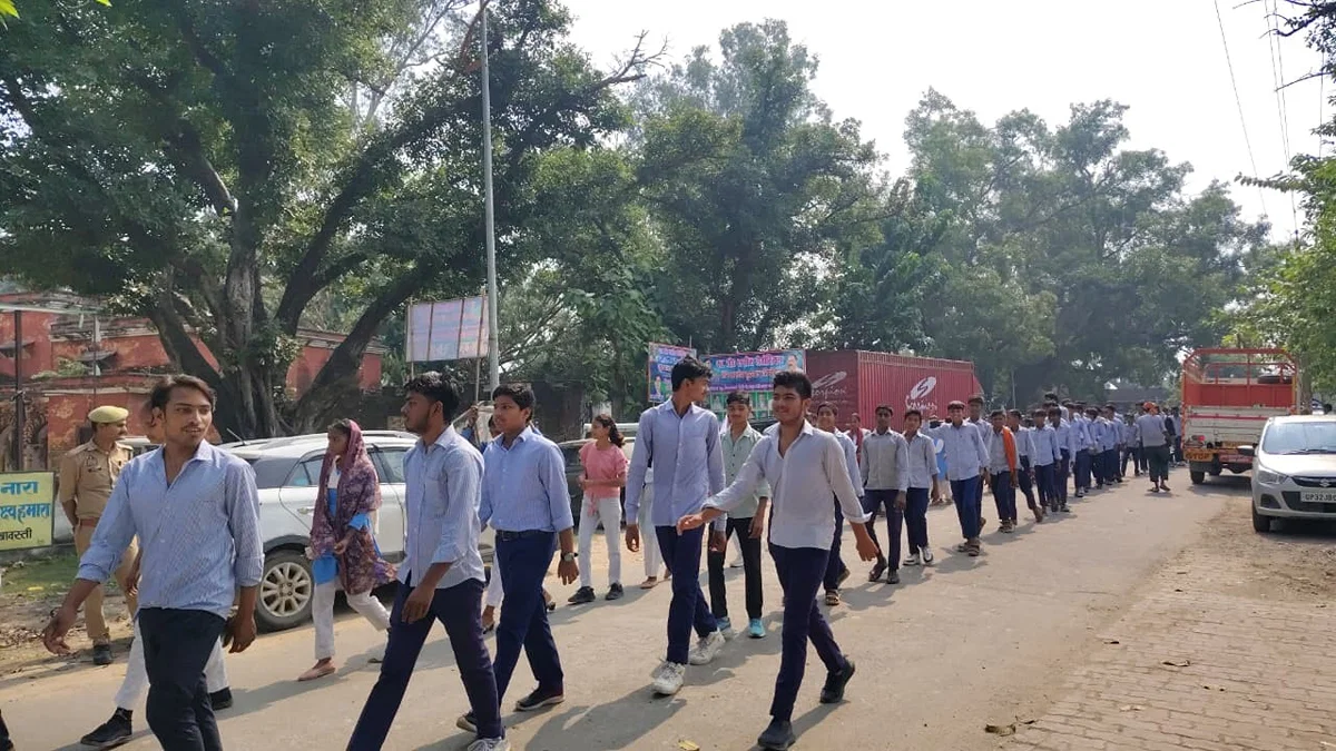 श्रावस्ती: जिला विधिक सेवा प्राधिकरण ने विद्यार्थियों के साथ प्रभातफेरी निकाली