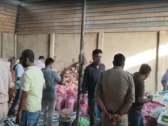 हापुड़: रामपुर रोड पर नकली खाद फैक्टरी पर छापा, 110 कट्टे बरामद