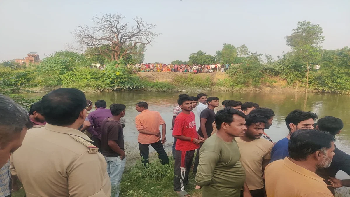 बरेली: नकटिया नदी में बाइक के साथ गिरे तीन युवक, एक की डूबकर मौत