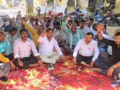 अमेठी: लेखपालों ने आठ सूत्री मांगों पर धरना, 22 सितंबर से अतिरिक्त हलका बहिष्कार