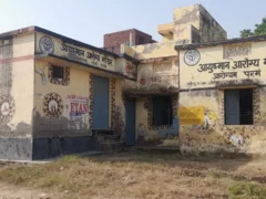 अलीगढ़: 24 सीएचओ और 16 एएनएम की हड़ताल से आयुष्मान आरोग्य मंदिर बंद, ग्रामीण परेशान