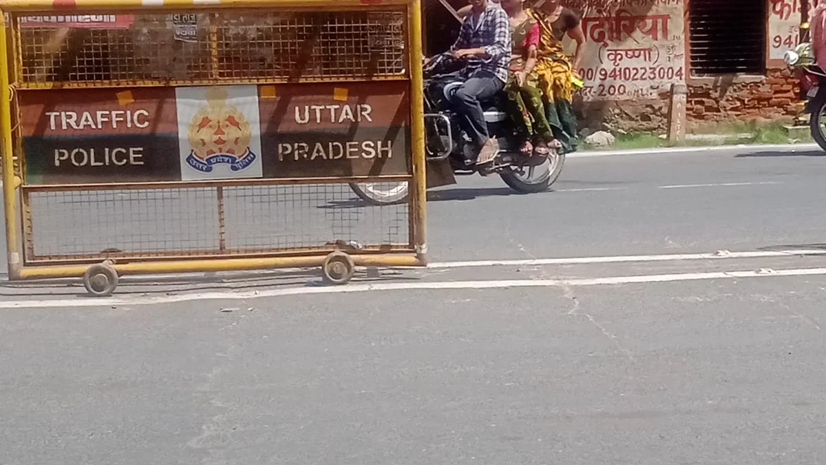 इटावा: 25 मिनट में 78 बाइक रहीं गुजरतीं, सिर्फ 11 सवारों ने हेलमेट पहना