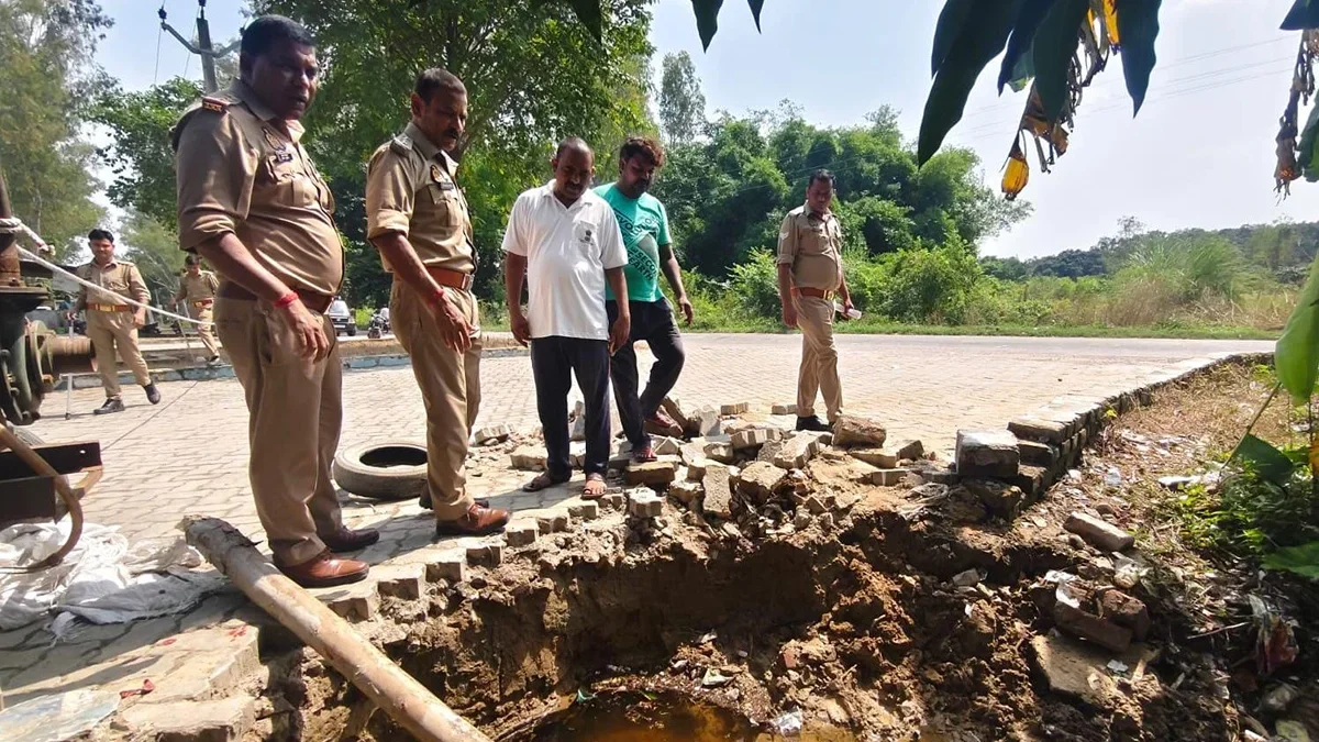 उन्नाव: बंद नाले से जलभराव, पुलिस निगरानी में जेसीबी से सफाई शुरू