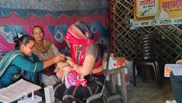 कासगंज सिढ़पुरा: पीएचसी में जलभराव, ओपीडी सड़क किनारे 6 दिन से संचालित