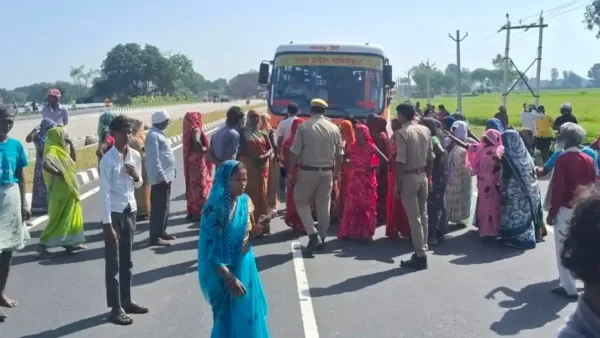कौशाम्बी: 22 वर्षीय राजू की मौत पर परिजन ने हाईवे पर शव रखकर किया जाम