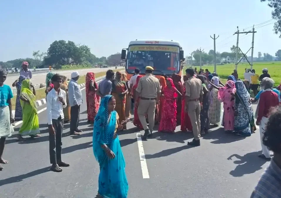 कौशाम्बी: 22 वर्षीय राजू की मौत पर परिजन ने हाईवे पर शव रखकर किया जाम