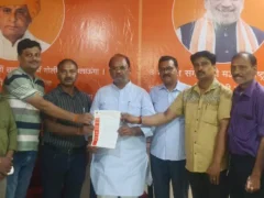 प्रतापगढ़: यूपीआई पर एमडीआर सीमा बढ़ाने की मांग, विधायक को दिया ज्ञापन