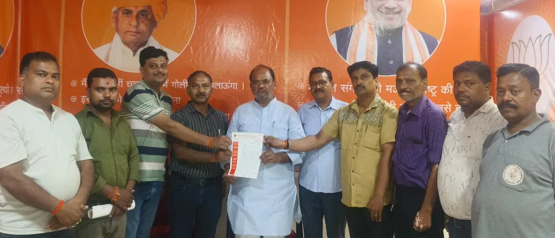 प्रतापगढ़: यूपीआई पर एमडीआर सीमा बढ़ाने की मांग, विधायक को दिया ज्ञापन