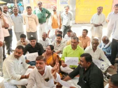प्रयागराज: 42 प्रधानों ने एडीओ पंचायत पर भ्रष्टाचार व वसूली का आरोप