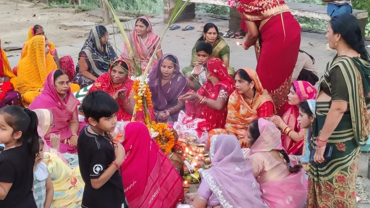 भदोही: माताओं ने निर्जला जीवित्पुत्रिका व्रत कर संतान की लंबी उम्र की कामना