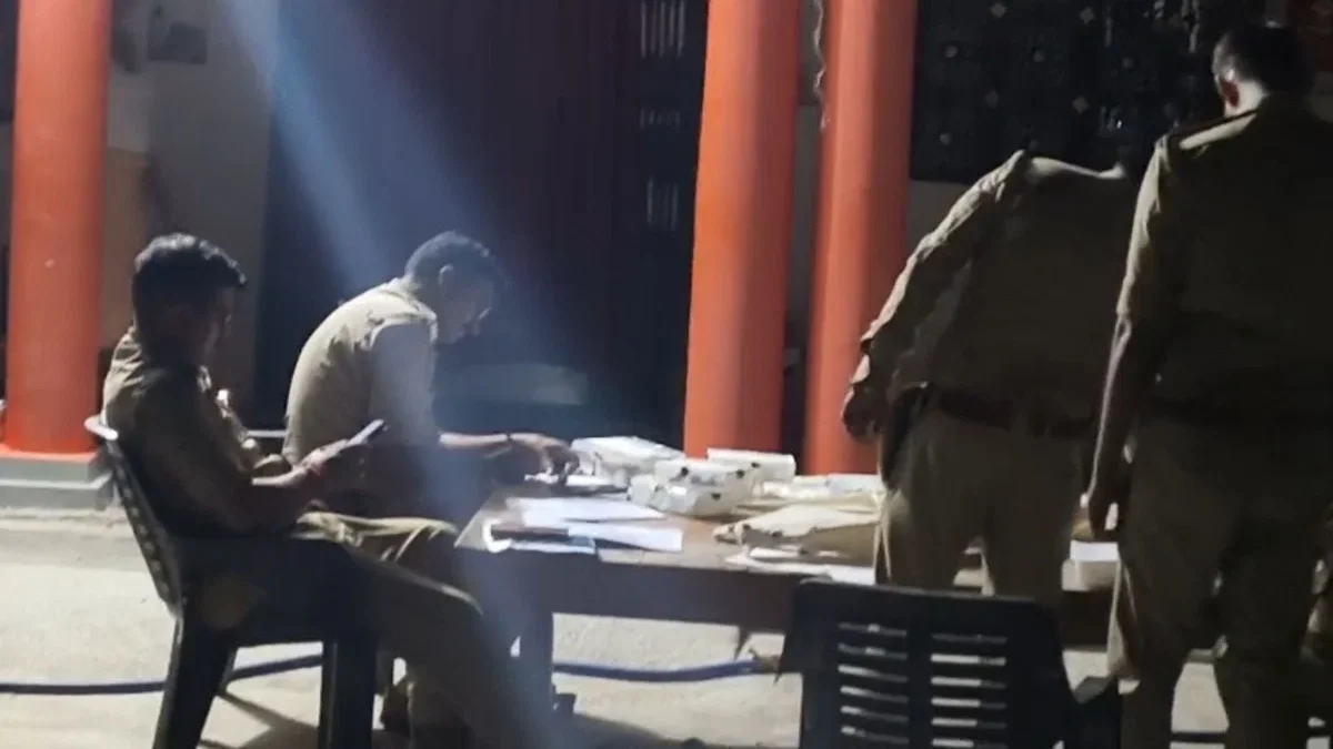 रायबरेली: लोकेटर के घर छापा, लाखों नकदी और डाटा बरामद