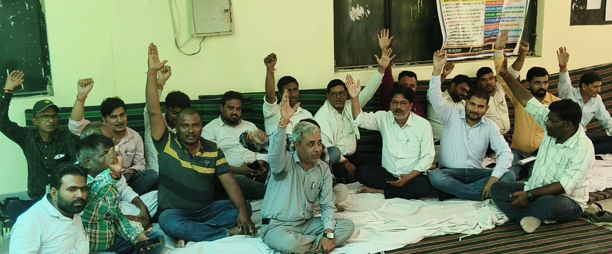रायबरेली: लेखपालों ने प्रदर्शन, 2,800 ग्रेड वेतन विसंगति दूर करने की माँग